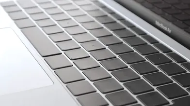 MacBookシリーズのキーボードを無刻印化する方法のサムネイル