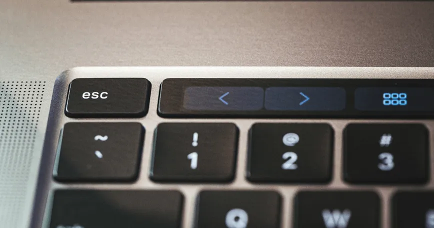 シザースイッチとは？バタフライキーボードとの違いは？のサムネイル