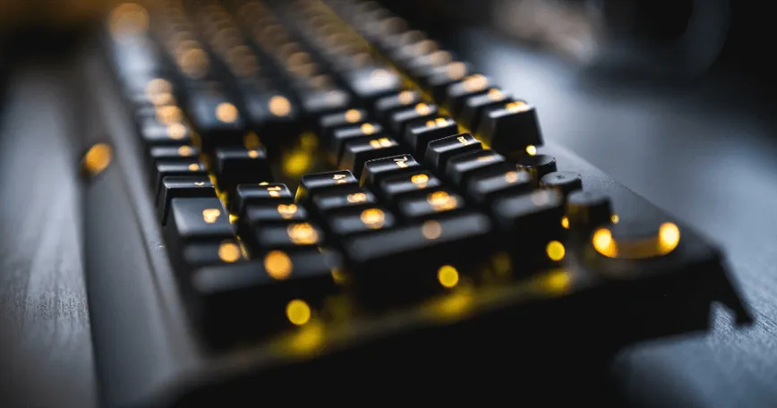 ゲーミングキーボードは有線式・無線式、どちらが良い？のサムネイル