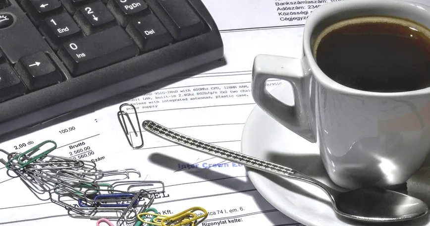 メカニカルキーボードに飲み物をこぼした時の対処方法のサムネイル