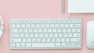 無線式のキーボードはバッテリー・乾電池式どっちがいい?のサムネイル