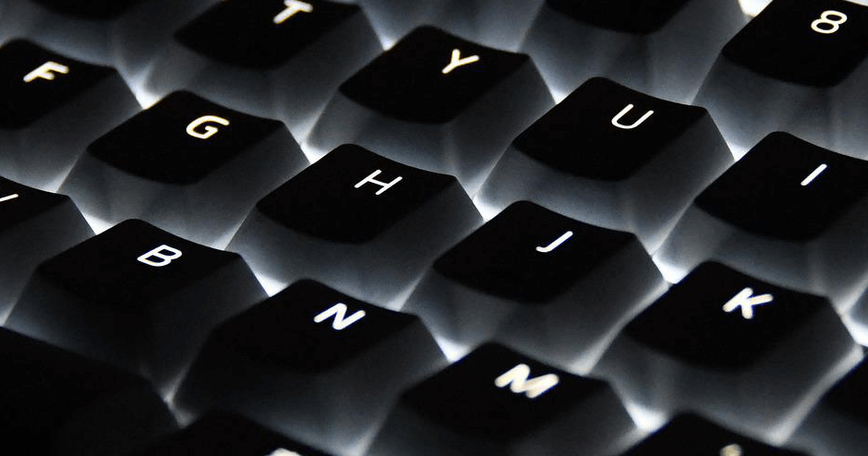 光ると何が良い？バックライト付きキーボードのメリットとデメリットのサムネイル